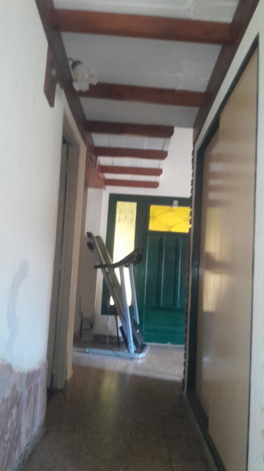 RESIDENCIA DE ESTILO CLASICO DISTRIBUIDA EN 2 PLANTAS