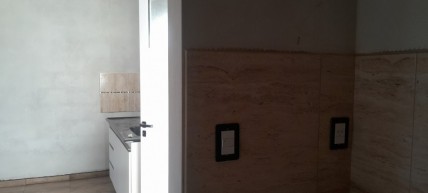 A Estrenar!!  Dpto 2 Ambientes en Zona Comercial.Con Patio, Parrilla, y Cochera - Ideal Turismo-.