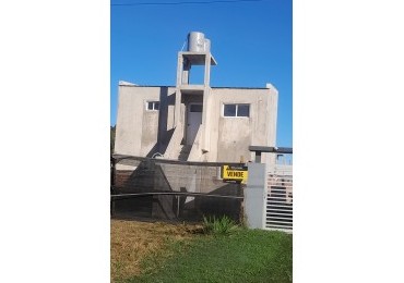 A Estrenar!!  Dpto 2 Ambientes en Zona Comercial.Con Patio, Parrilla, y Cochera - Ideal Turismo-.
